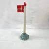 mia lindbirk, flag, håndlavede flag, keramik flag, dannebrogsflag til bordet