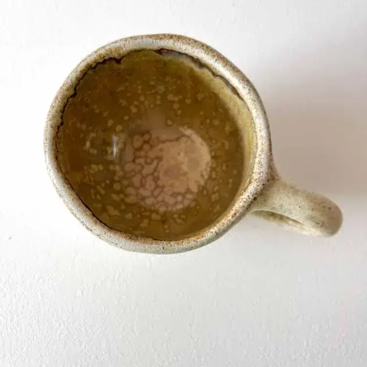 keramik kop, keramik kopper, keramik krus, kop med hank, kop uden hank, espresso kop, cortadokop, kop, kopper, remix by sofie,Hygge kop brede riller lysegul, kop i lysegul, keramik kop, ceramic cups, yellow kop, remix by sofie, mia lindbirk