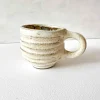 keramik kop, keramik kopper, keramik krus, kop med hank, kop uden hank, espresso kop, cortadokop, kop, kopper, remix by sofie,Hygge kop brede riller lysegul, kop i lysegul, keramik kop, ceramic cups, yellow kop, remix by sofie, mia lindbirk