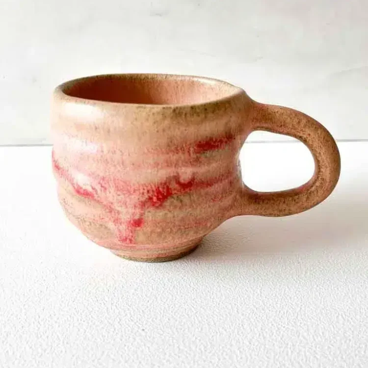 keramik kop, keramik kopper, keramik krus, kop med hank, kop uden hank, espresso kop, cortadokop, kop, kopper, remix by sofie, Hygge kop brede riller lysegul, kop i lysegul, keramik kop, ceramic cups, yellow kop, remix by sofie, mia lindbirk