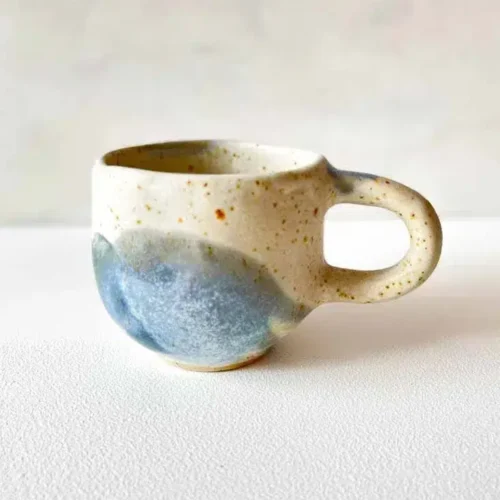 keramik kop, keramik kopper, keramik krus, kop med hank, kop uden hank, espresso kop, cortadokop, kop, kopper, remix by sofie,Hygge kop brede riller lysegul, kop i lysegul, keramik kop, ceramic cups, yellow kop, remix by sofie, mia lindbirk