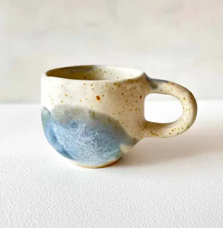 keramik kop, keramik kopper, keramik krus, kop med hank, kop uden hank, espresso kop, cortadokop, kop, kopper, remix by sofie,Hygge kop brede riller lysegul, kop i lysegul, keramik kop, ceramic cups, yellow kop, remix by sofie, mia lindbirk