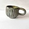 brede riller,hygge kop, mug, ceramic cup, handmade ceramic, kop, kaffe kop kop til chokolade, hygge kop kop, håndlavet keramik, håndlavet keramik kopper, kop, mia lindbirk, remix by sofie