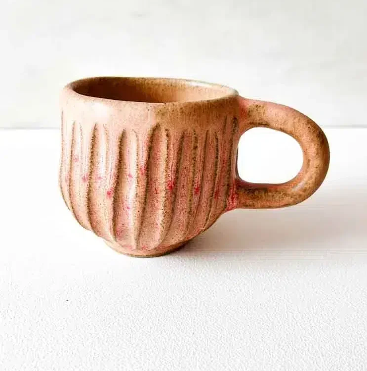 hygge kop, mug, ceramic cup, handmade ceramic, kop, kaffe kop kop til chokolade, hygge kop kop, håndlavet keramik, håndlavet keramik kopper, kop, mia lindbirk, remix by sofie