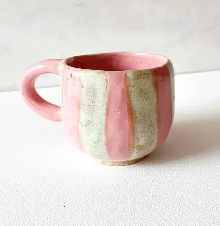 keramik kop, keramik kopper, keramik krus, kop med hank, kop uden hank, espresso kop, cortadokop, kop, kopper, remix by sofie, Hygge kop brede riller lysegul, kop i lysegul, keramik kop, ceramic cups, yellow kop, remix by sofie, mia lindbirk