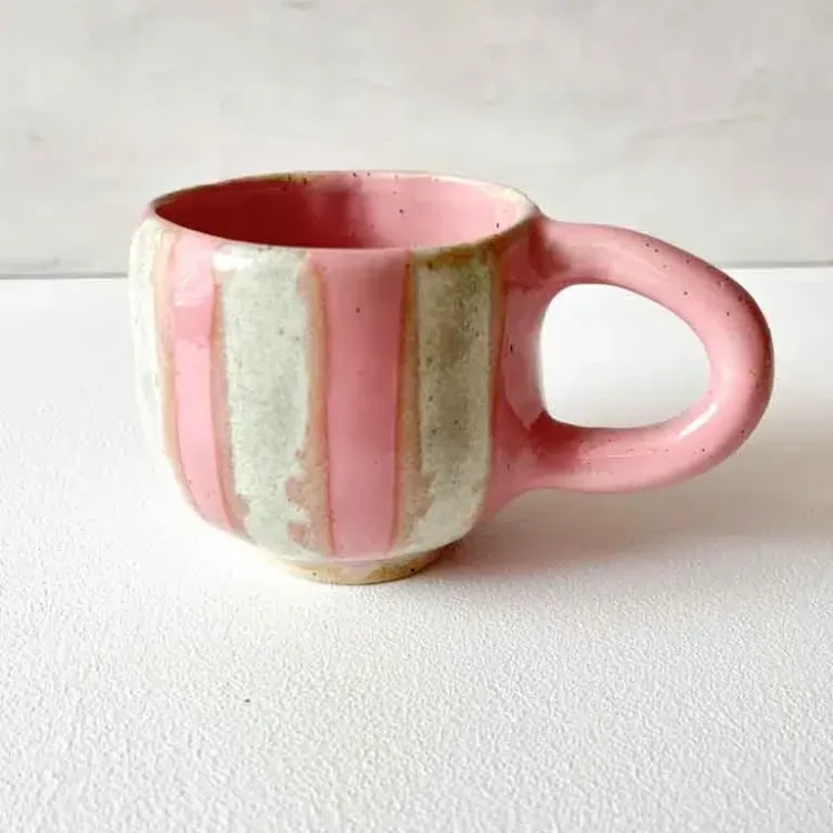 keramik kop, keramik kopper, keramik krus, kop med hank, kop uden hank, espresso kop, cortadokop, kop, kopper, remix by sofie,Hygge kop brede riller lysegul, kop i lysegul, keramik kop, ceramic cups, yellow kop, remix by sofie, mia lindbirk