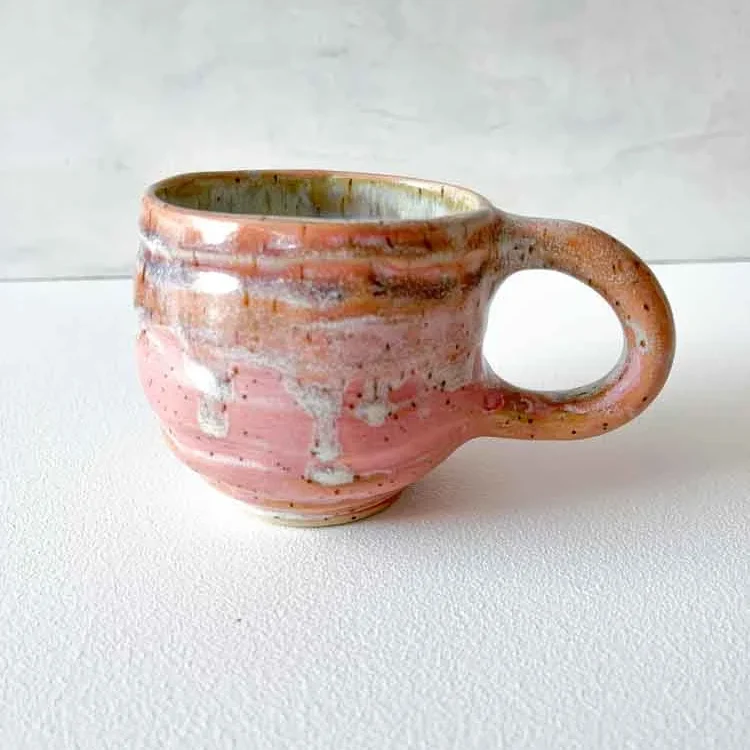 hygge kop, mug, ceramic cup, handmade ceramic, kop, kaffe kop kop til chokolade, hygge kop kop, håndlavet keramik, håndlavet keramik kopper, kop, mia lindbirk, remix by sofie