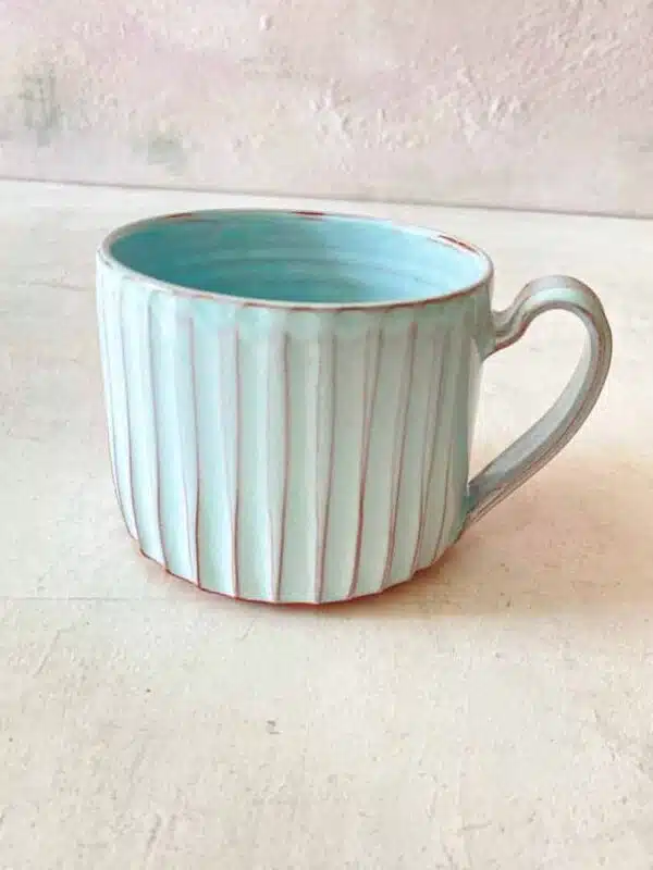 trine lise keramik, rillet kop, kop, hånddrejet kop, keramik kop, te kop, kaffe kop, latte kop, kop med hank, trine lise keramik, cappucino kop, stentøj kop, ceramic cup, mug,