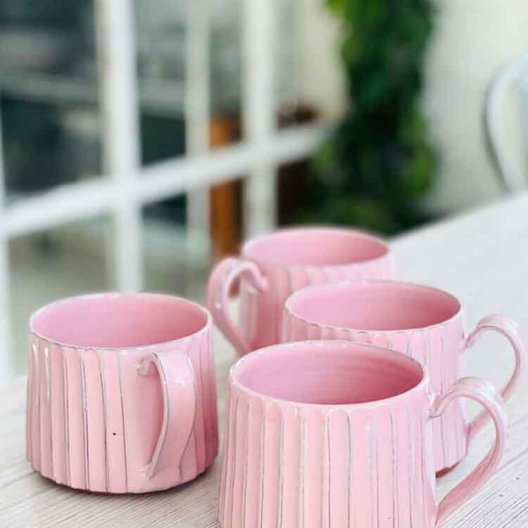 trine lise keramik, rillet kop, kop, hånddrejet kop, keramik kop, te kop, kaffe kop, latte kop, kop med hank, trine lise keramik, cappucino kop, stentøj kop, ceramic cup, mug,