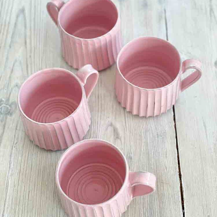 trine lise keramik, rillet kop, kop, hånddrejet kop, keramik kop, te kop, kaffe kop, latte kop, kop med hank, trine lise keramik, cappucino kop, stentøj kop, ceramic cup, mug,