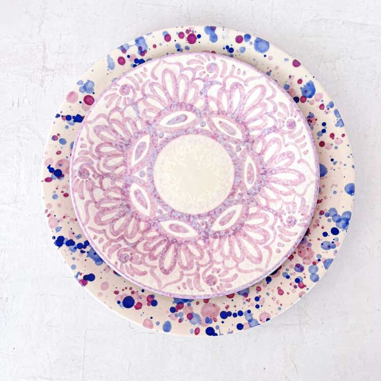 provence tallerken, lyserød christian side plate.familianna keramik, keramik med splash, confetti, borddækning, remix by sofie, confetti, håndlavede keramik, keramik fra spanien, keramik fra andalusien, bordækning