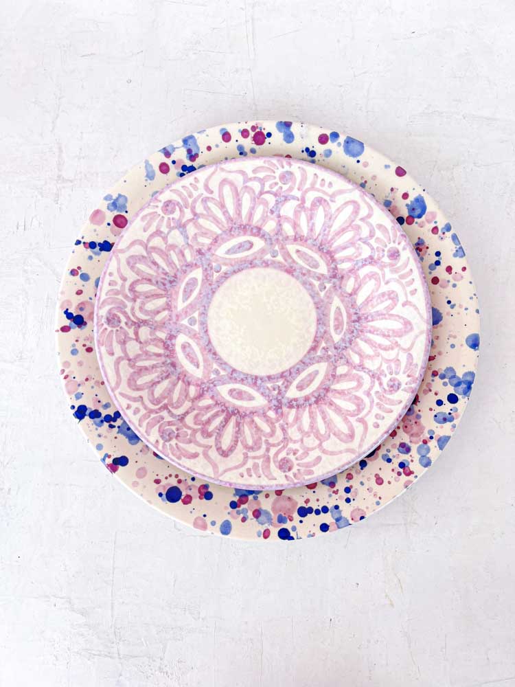 provence tallerken, lyserød christian side plate.familianna keramik, keramik med splash, confetti, borddækning, remix by sofie, confetti, håndlavede keramik, keramik fra spanien, keramik fra andalusien, bordækning