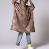 rainkiss regnponcho i genbrugsplastik digi damier i brune