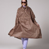 rainkiss regnponcho i genbrugsplastik digi damier i brune