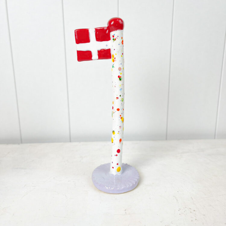 håndlavet keramik flag fra the clay play i harlekin flag med lilla fod